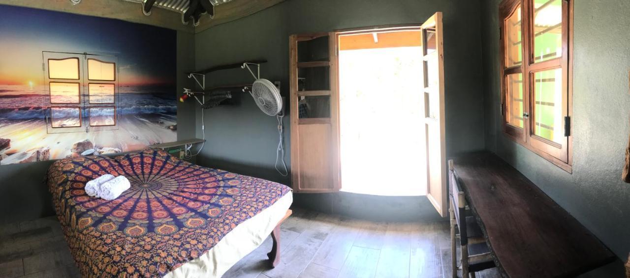 Hôtel La Casa Naranja à Brig Bay Extérieur photo