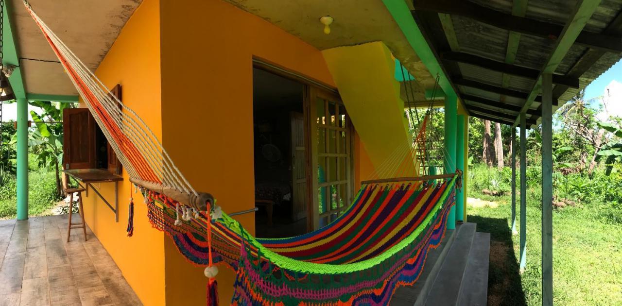 Hôtel La Casa Naranja à Brig Bay Extérieur photo